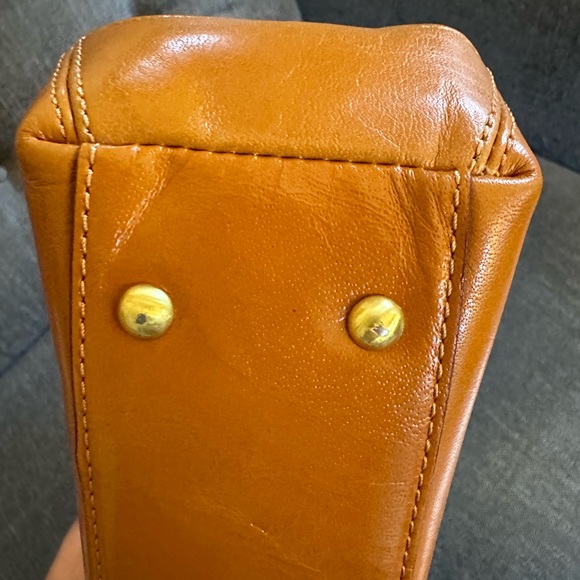HOBO ‘Gina’ leather shoulder bag in pumpkin orange, with kiss lock closure - Picture 7 of 15